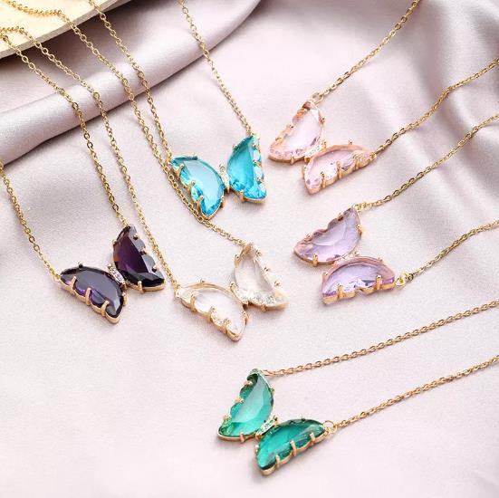 Anelli Orecchini Bracciali Colore oro diversi modelli di catene e orecchini a farfalla con pietre azzurre viola trasparenti