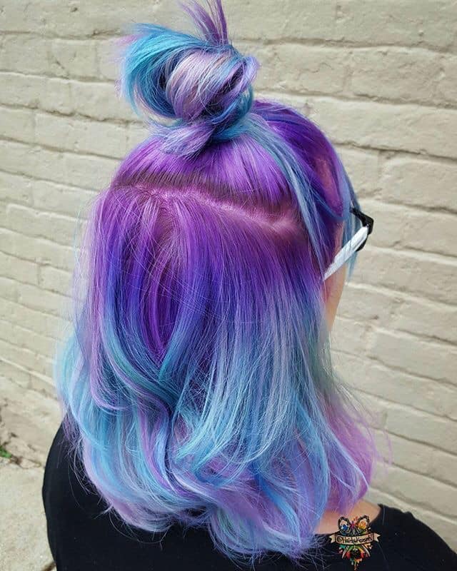 103 Trenzas Anchas de Colores con chongo en gamas de los violetas y celestes 103 Trenzas Anchas de Colores con chongo en gamas de los violetas y celestes