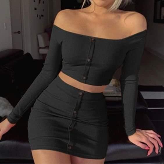 355 Conjunto dos Piezas Mujer Top corto con cuello de abierto y falda con botones al medio sosteniendolo 355 Conjunto dos Piezas Mujer Top corto con cuello de abierto y falda con botones al medio sosteniendolo