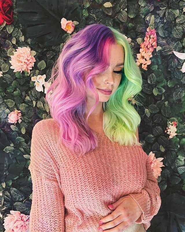 57 Zweifarbiges Halbscheitel-Haar-Ombre in Aquagrün und Violett