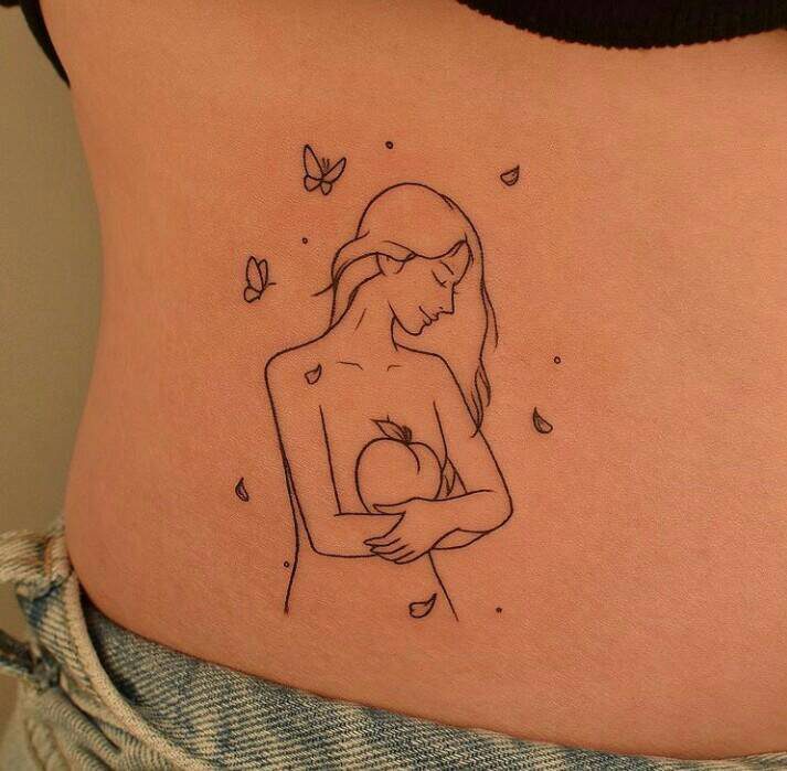 63 tatuagens simples para mulheres MNujer com borboletas e pêssego na barriga