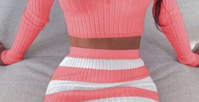 670 Conjunto dos Piezas Mujer Top corto con cuello de pico y falda Rosado Falda con franjas blancas y Rosas