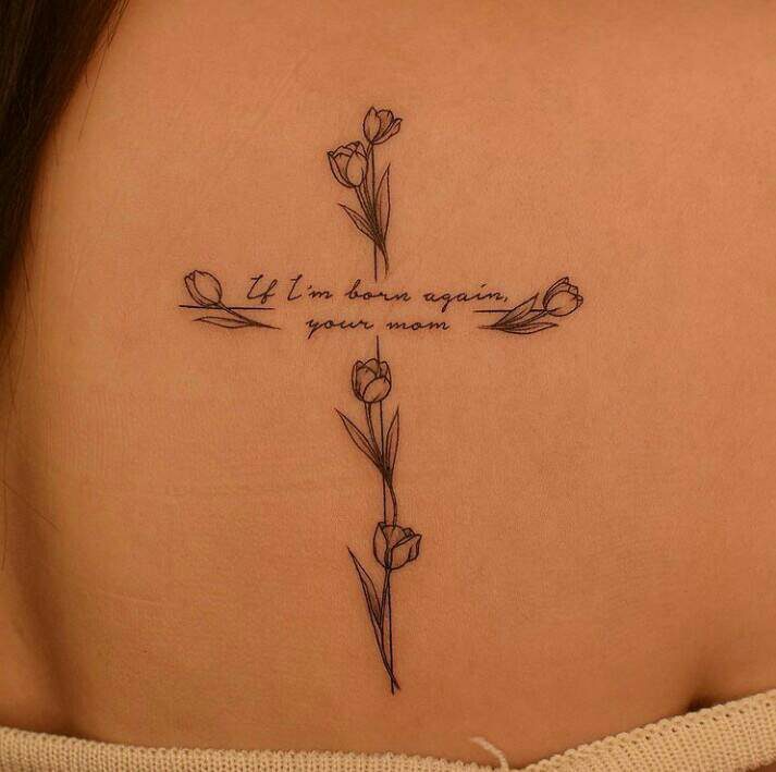 89 semplici tatuaggi a croce piccola con iscrizione scritta a mano e tulipani