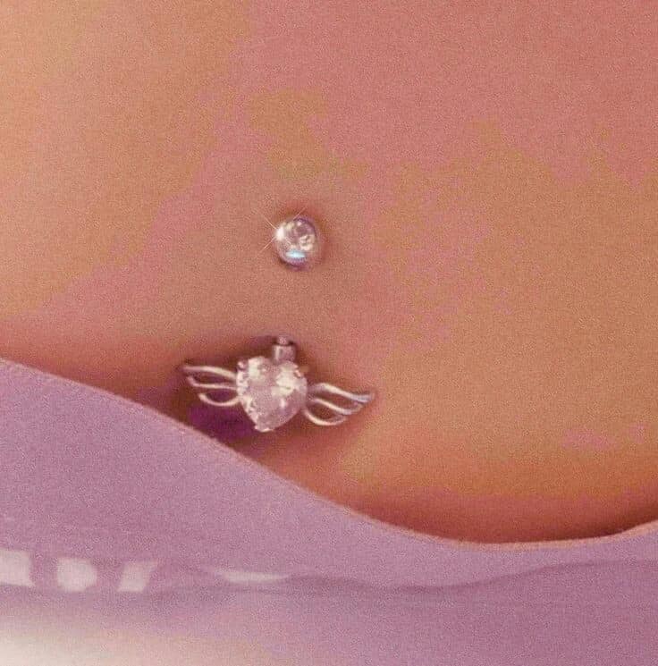 101 Piercing for the navel in the shape of a heart with wings