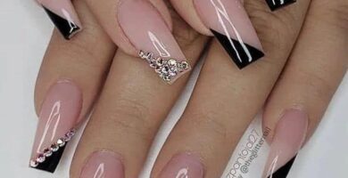 123 Unas Decoradas Negras con rosa pedreria brillante diagonales negras