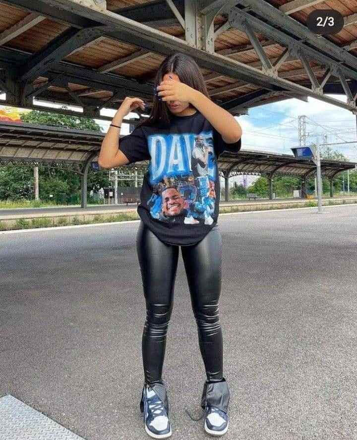 173 Outfits con leggins de Moda Negro ajustado con remera negra estampada con cantantes 173 Outfits con leggins de Moda Negro ajustado con remera negra estampada con cantantes