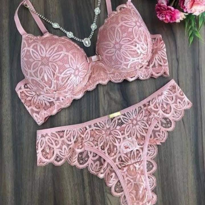 284 Set di lingerie in pizzo rosa