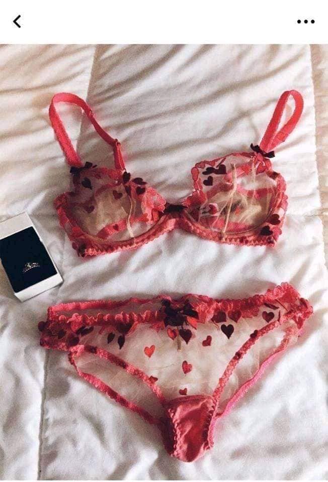 70 Ensemble de lingerie sexy rose transparent avec des coeurs
