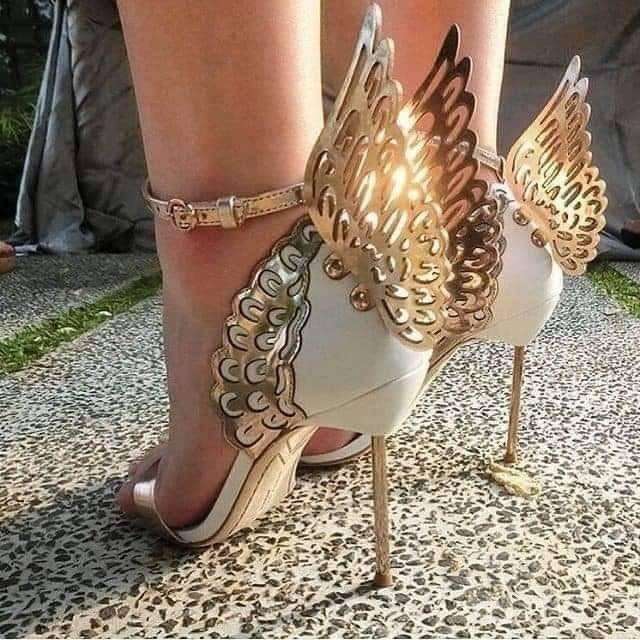 274 Zapatos de Novia blancos y dorados con alas de angel doradas metalicas
