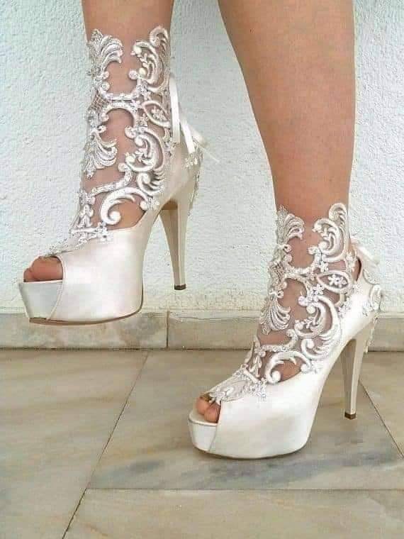 281 Zapatos de Novia blancos con encaje hasta el tobillo adornos y figuras