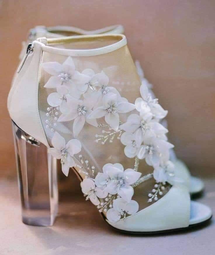 282 Zapatos de Novia con flores blnacas tacon trasnsparente acrilico punta abierta