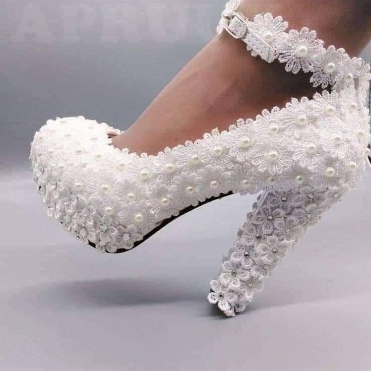 289 Zapatos de Novia finos y elegantes con flores y perlas blancas