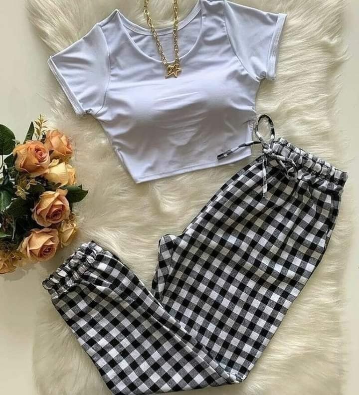 291 Pantalon Cuadriculado Blanco y Negro con blusa blanca 291 Pantalon Cuadriculado Blanco y Negro con blusa blanca