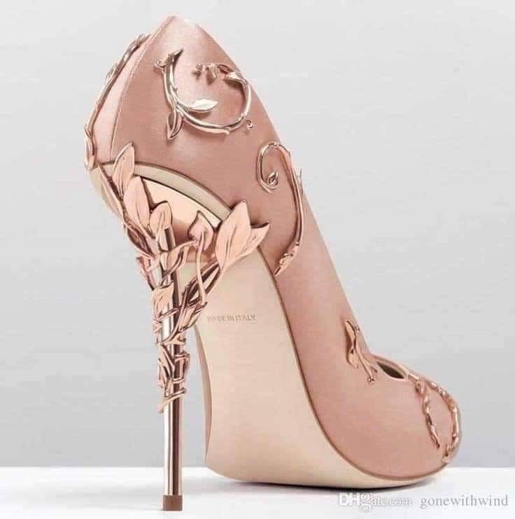 400 Zapatos de Novia Rosas con elegantes detalles de hojas metalizadas tacon aguja