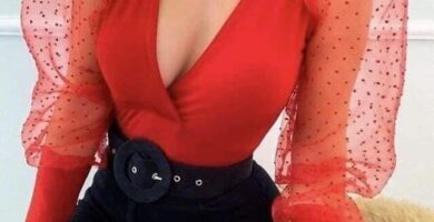 128 Hermosa blusa roja con mangas transparente y bombachas