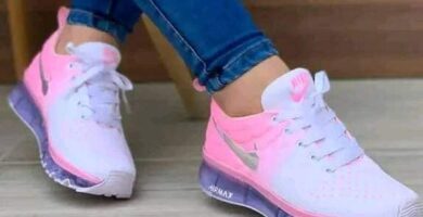 210 Zapatillas Nike Air Max rosadas blancas y violetas con logo dorado