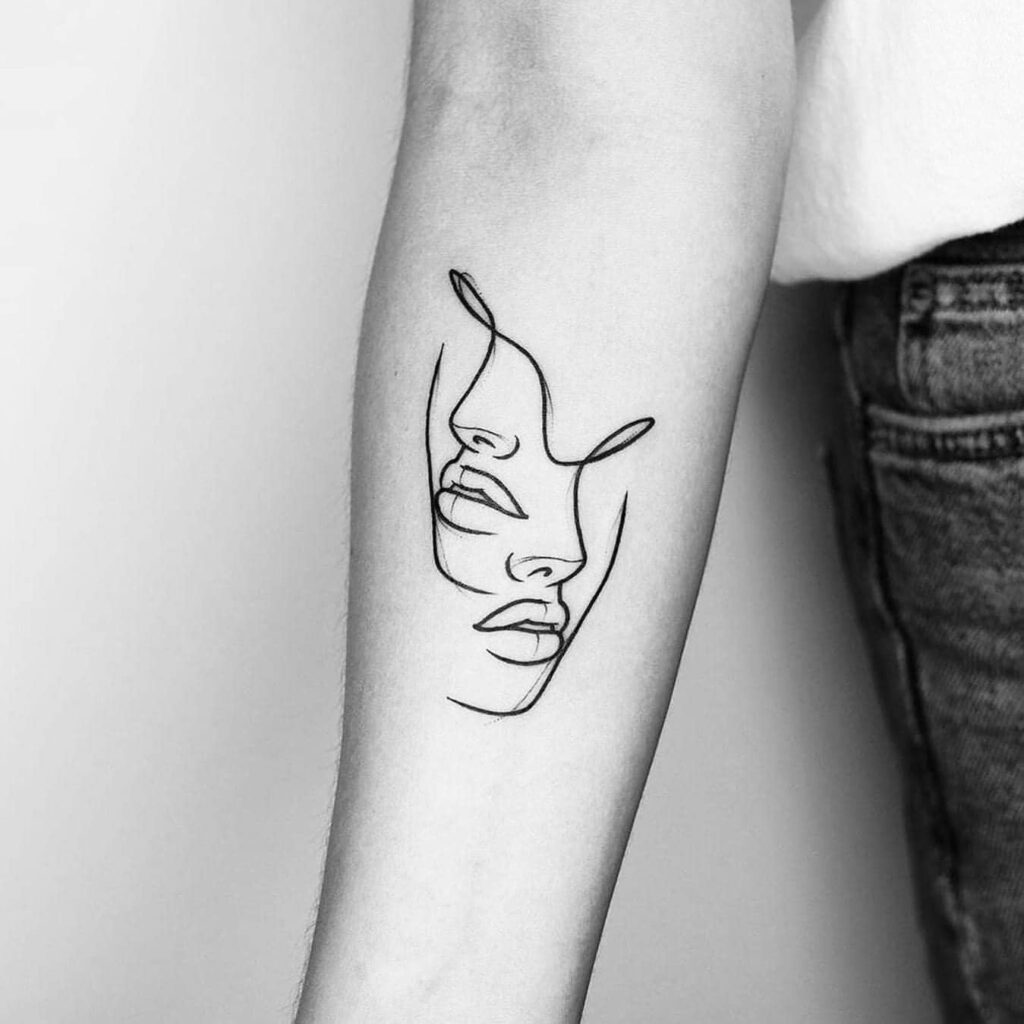 38 Hermoso contorno de tatuaje del perfil de la cara de dos mujeres entrelazadas entre si