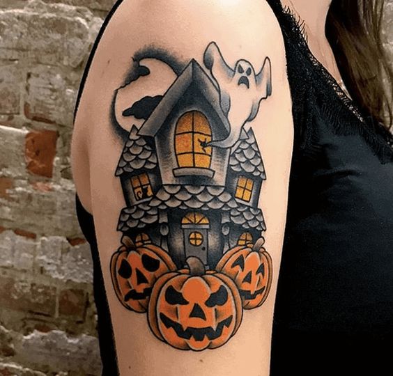 4.3 TATUAJES PARA HALLOWEEN ideas calabazas de halloween y castillo encantado con fantasmas en el brazo y hombro