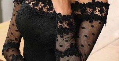 517 Hermosa blusa negra con manga larga y bordado.