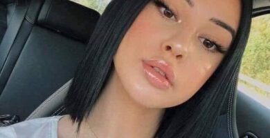 54 CORTE DE PELO RECTO con pelo negro a media melena