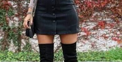 70 HERMOSAS Botas altas con minifalda abotonada NEGRAS