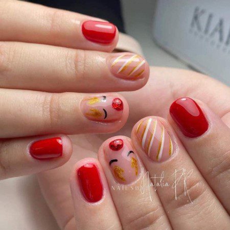 10 Short Christmas Nails with transparent and red enamel and lines in gold