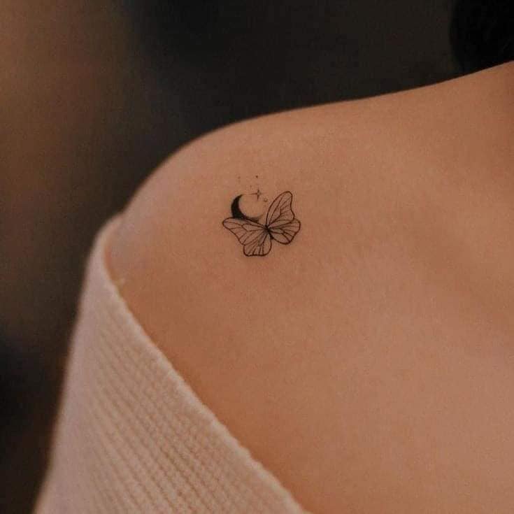 132 Mini Tattoos en Hombro Mariposa con Luna y estrellas negro