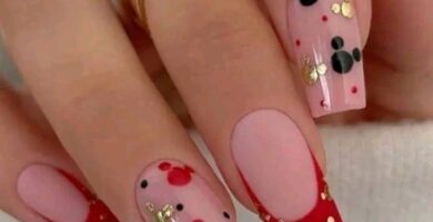 134 Uñas Decoradas Mickey Mouse Rosas y Rojas con pedreria Dorada Orejas de Raton negras
