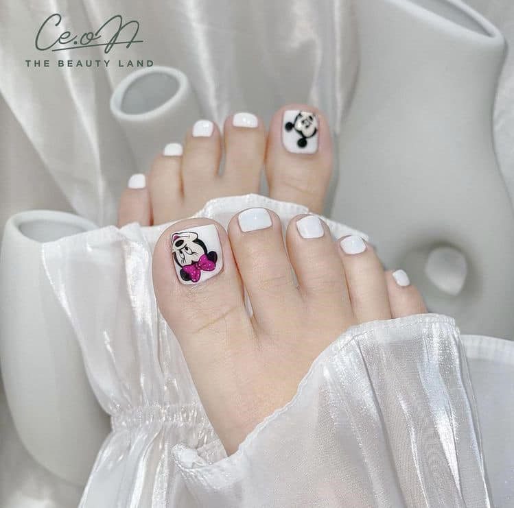 15.2 Pedicure for girls. with Minie Mouse on white background