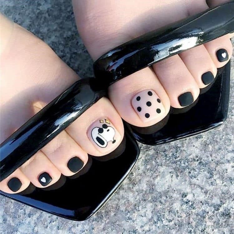 15.3 Pedicure for girls. with Snoopy and black polka dots with black nail polish