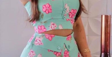 164 CONJUNTO ESTAMPADO MUJER conjunto dos piezas crop y shorts en verde con flores rosas