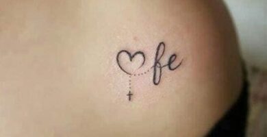 182 Mini Tattoos en Hombro palabra fe en manuscricta con corazon y rosario con cruz negro
