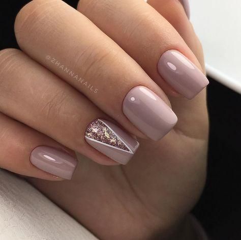 27 BEAUTIFUL SHORT NUDE NAILS in sand color and glitter decoration on one finger