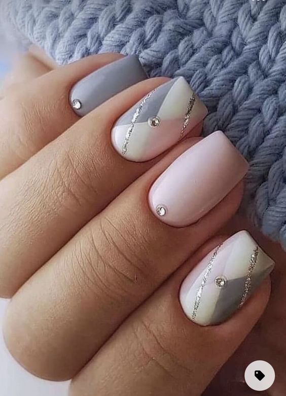 28 BEAUTIFUL SHORT NUDE NAILS in beige and gray with white tones and rhinestones