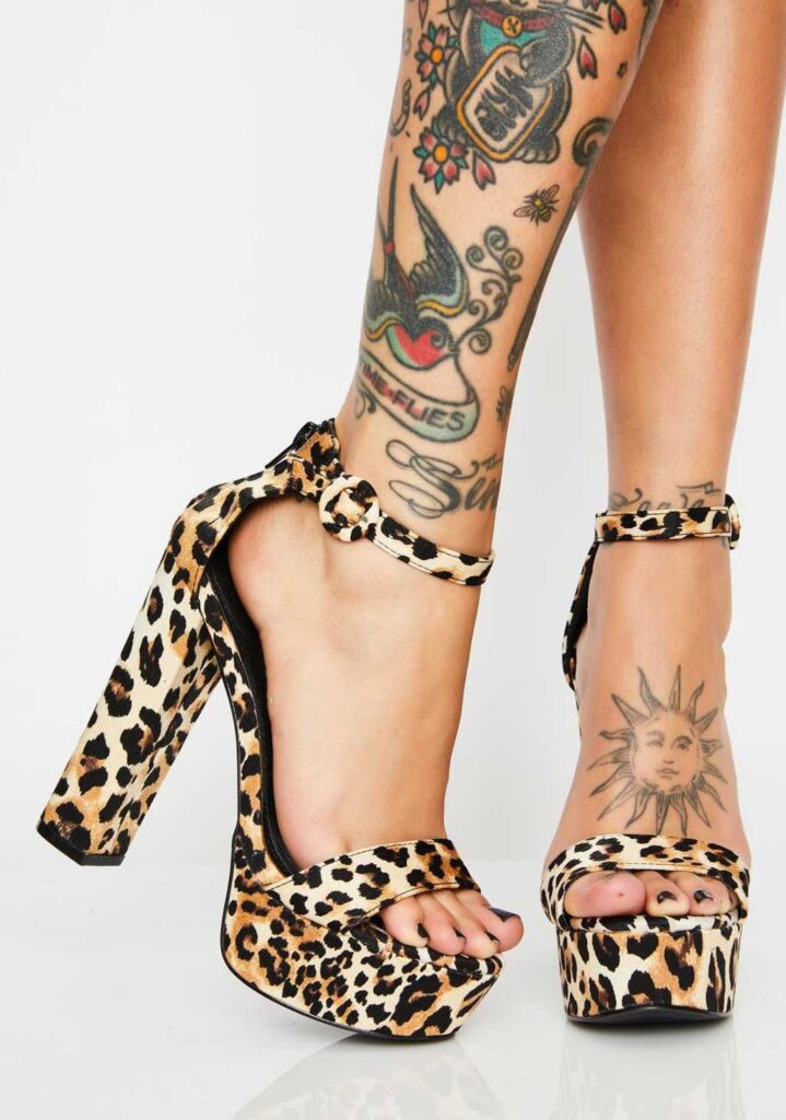 31 29 ANIMAL PRINT HEELS high and thick shoe with front platform tied at the ankle and leopard print
