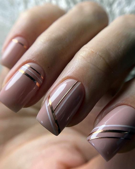 40 BEAUTIFUL SHORT NAILS NUDE pink color and golden lines