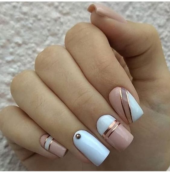 46 BEAUTIFUL SHORT NUDE NAILS in beige and white with glitter lines