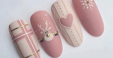 53 Unas Postizas para navidad rosa chicle con reno navideno y estrellas
