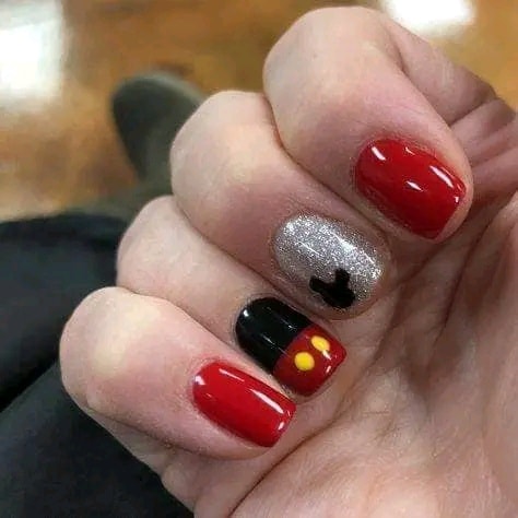 54 ongles décorés de Mickey Mouse pointe carrée courte rouge argent noir oreilles de souris