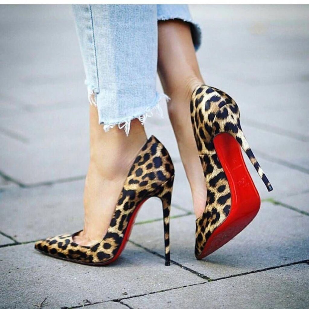6 ANIMAL PRINT HEELS in leopard with fine high heel and red sole
