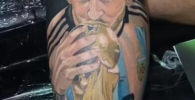 110 Tatuajes de Messi Argentina Campeon 2022 besando la copa del mundo camiseta 10 pantorrilla