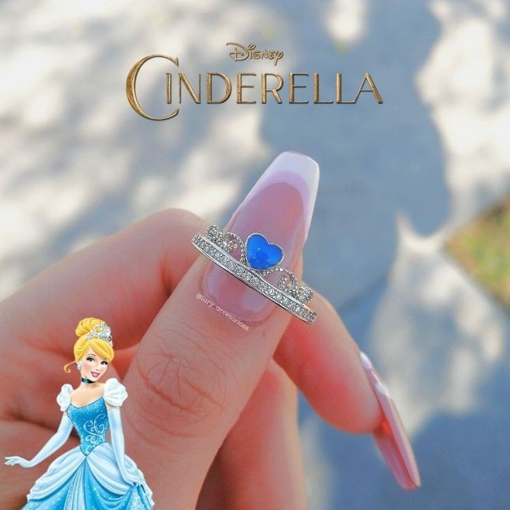 140 DISNEY JEWELS Anel inspirado na princesa Cinderela com coração azul