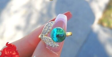 228 JOYAS DISNEY Anillo inspirado en la princesa Ariel con forma de cola de sirena y piedra verde