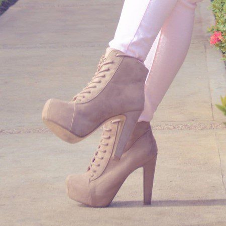 330 Botines mujer acordonados color beige crema t textura aterciopelada con tacon alto 330 Botines mujer acordonados color beige crema t textura aterciopelada con tacon alto