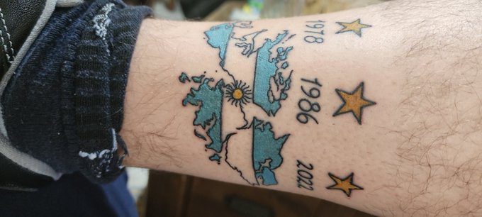 68 Tatuajes de la Seleccion Argentina Campeona Las Islas Malvinas con el sol al medio y las tres estrellas de la victoria de mundiales