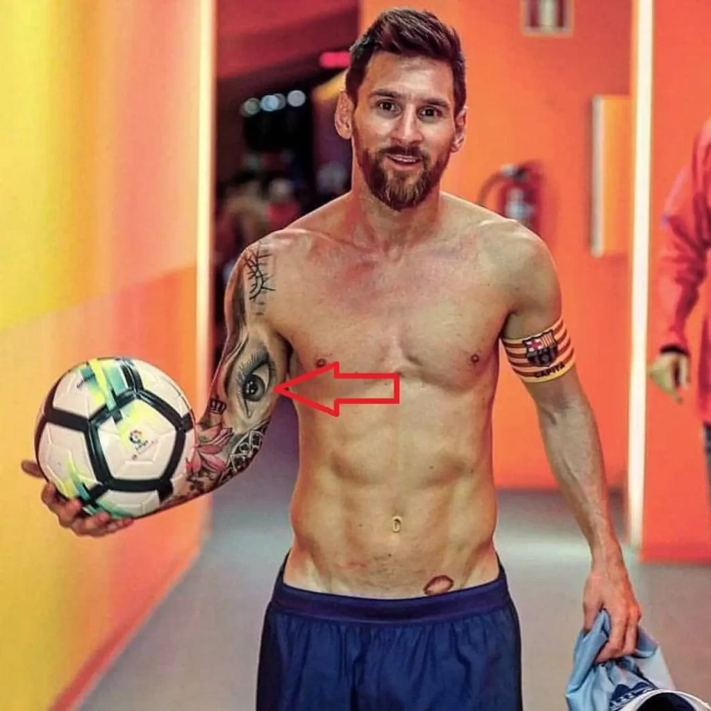 9 Tatuajes de Messi Ojo de Antonella en realismo en brazo