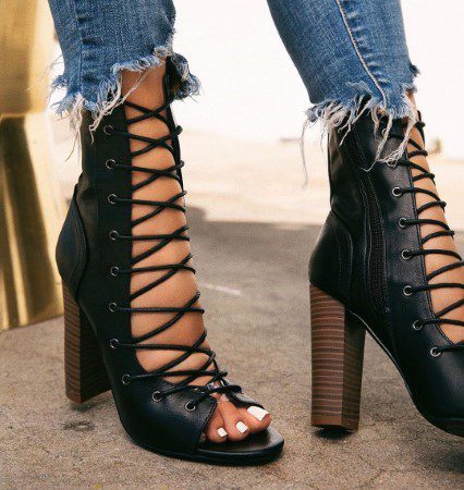 Botines mujer acordonados abiertos negros y con tacon alto de madera Botines mujer acordonados abiertos negros y con tacon alto de madera
