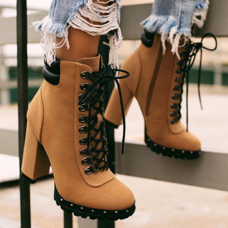 Botines mujer acordonados negro y marron con tachuelas y tacon alto Botines mujer acordonados negro y marron con tachuelas y tacon alto