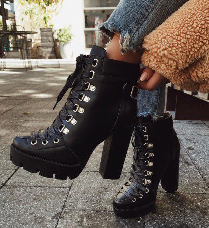 Botines mujer acordonados negros y estilo rockero Botines mujer acordonados negros y estilo rockero