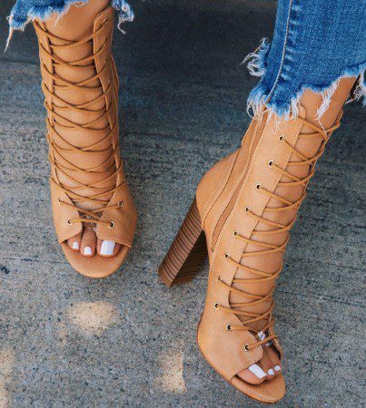 Botines mujer acordonados tipo saldalia abierta con tacon de madera alto Botines mujer acordonados tipo saldalia abierta con tacon de madera alto
